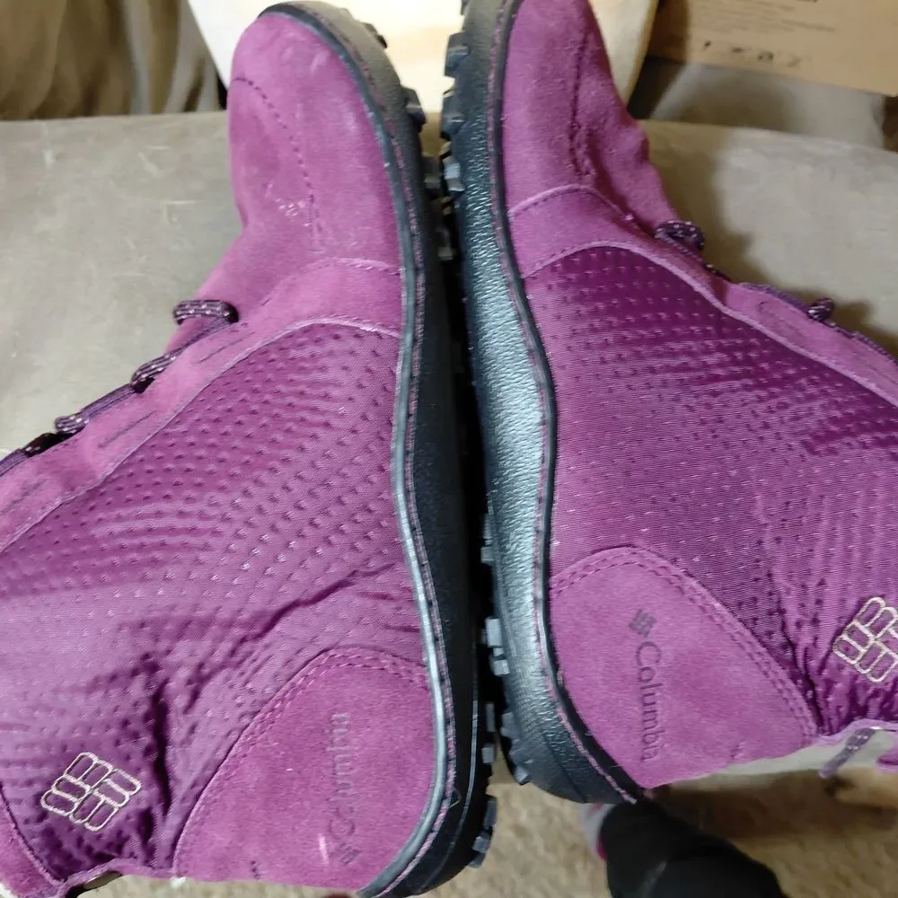 Columbia NWOT Purple Lace Up, Faux FUR LINED, Women's Boots
